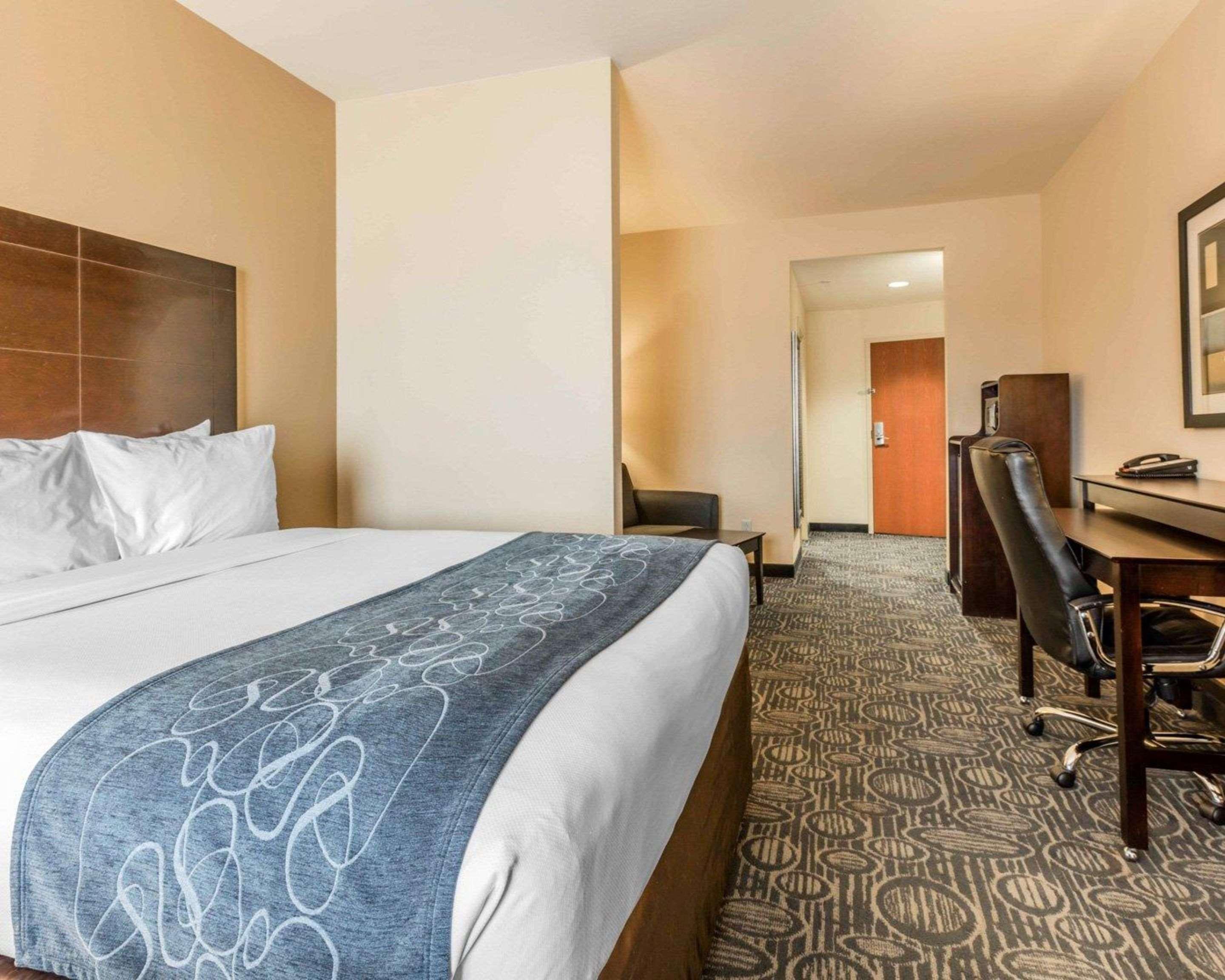 Comfort Suites Pell City I-20 Exit 158 Екстер'єр фото