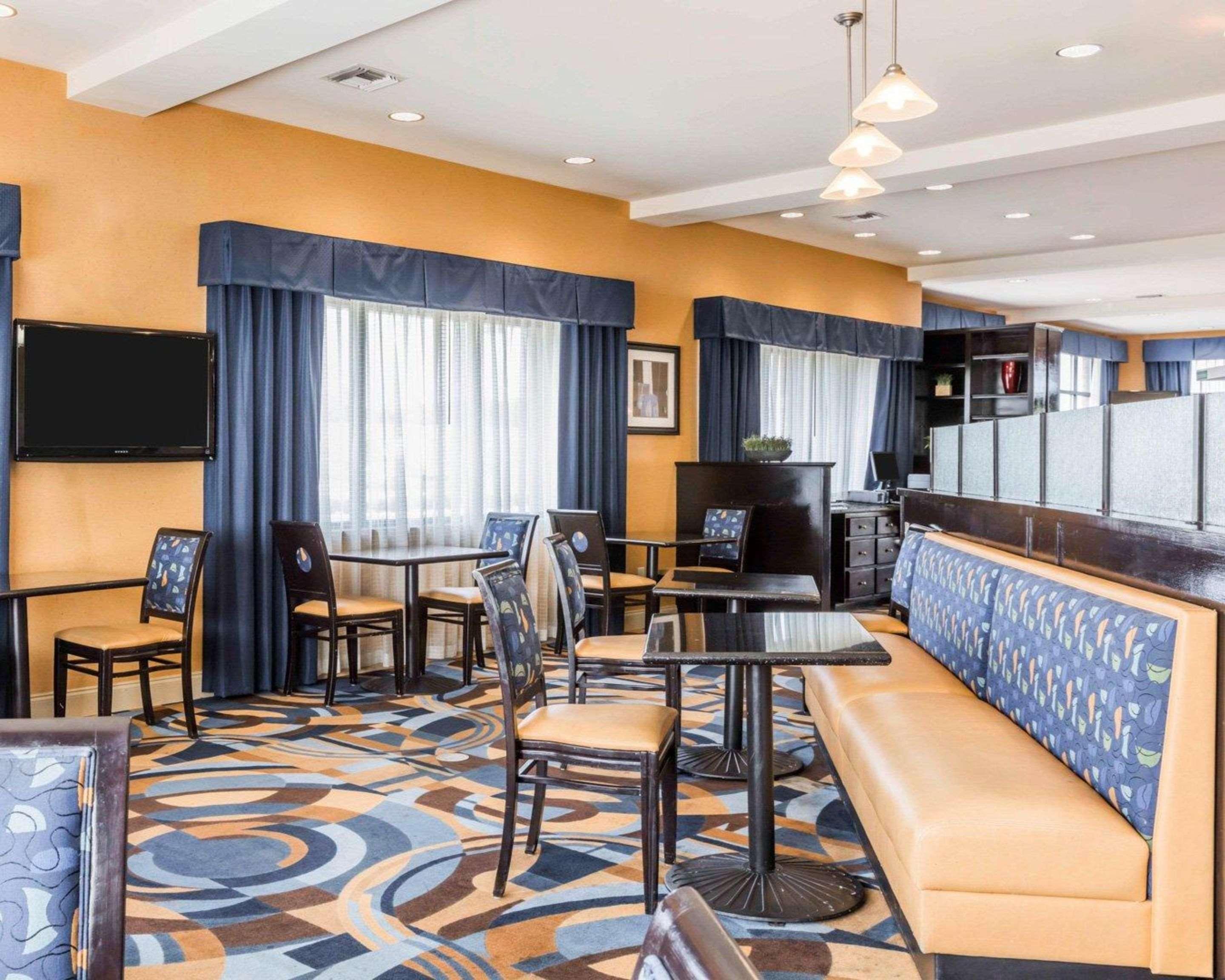 Comfort Suites Pell City I-20 Exit 158 Екстер'єр фото